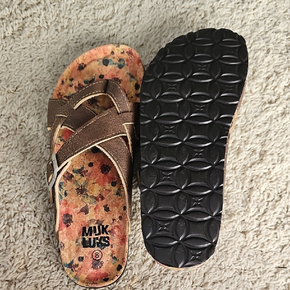 Muk Luks Brown Sandals with Floral Pattern - Picture 2 of 3